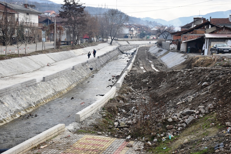ЗАВРШНИ РАБОТИ НА ПОСЛЕДНАТА ДЕЛНИЦА ОД КЕЈОТ ШЕТАЛИШТЕ