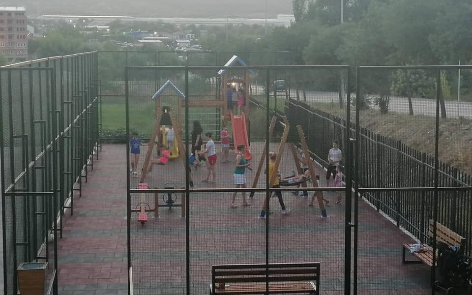 Изградба на детско игралиште во дворот на СОУ Ќиро Спанџов- Брко