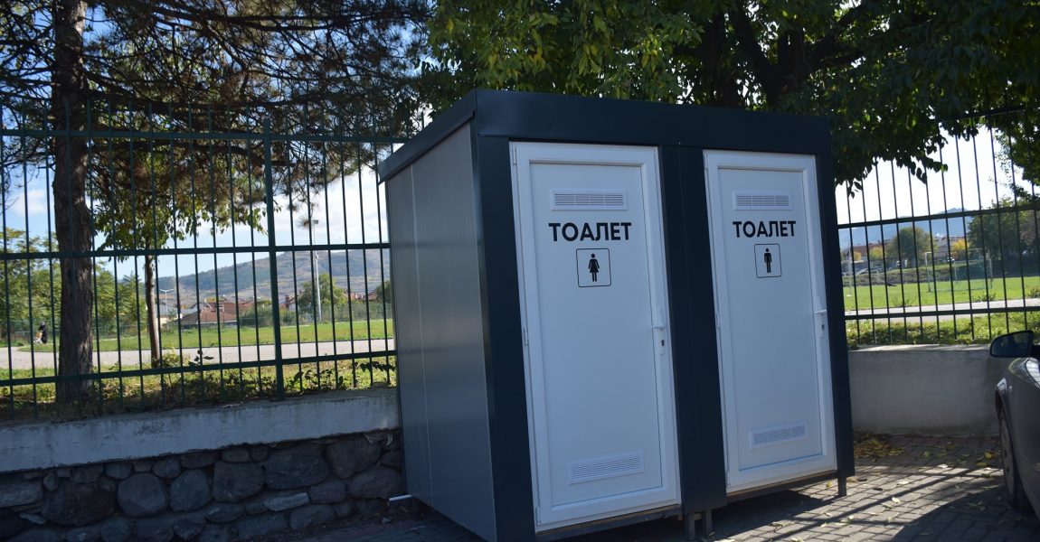 Поставени се тоалетни кабини на шест локации во Кавадарци