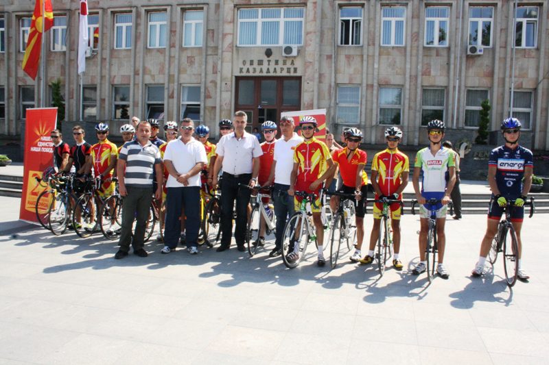 Осумнаесет велосипедисти од Велосипедската федерација на Македонија пристигнаа во Кавадарци