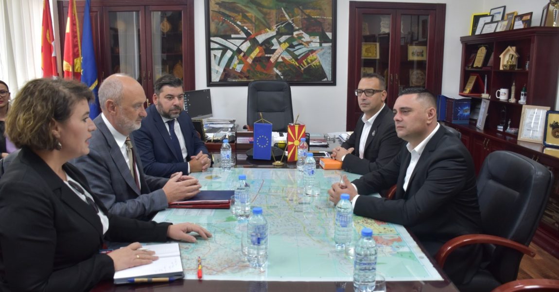 Амбасадорот на Европската унија г-дин Дејвид Гир во посета на Општина Кавадарци