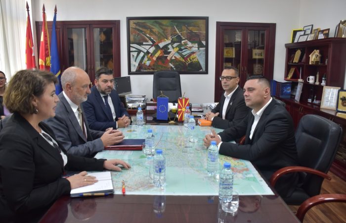 Амбасадорот на Европската унија г-дин Дејвид Гир во посета на Општина Кавадарци