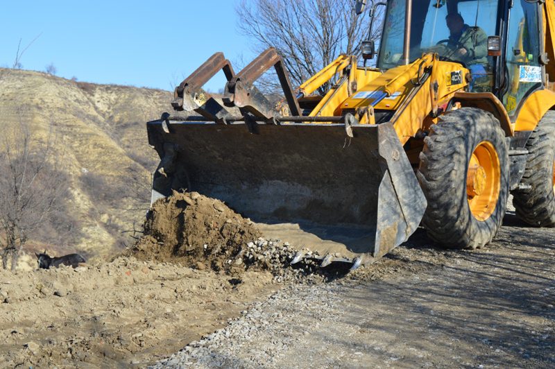 ТАМПОНИРАЊЕ НА УЛИЦАТА „ПЕРО ВИДЕВ“ КАЈ ВАТАШКИТЕ ГРОБИШТА