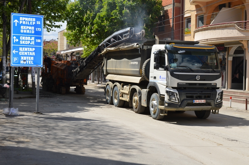 ЗАПОЧНА РЕКОНСТРУКЦИЈАТА НА ГЛАВНИТЕ УЛИЦИ ВО КАВАДАРЦИ