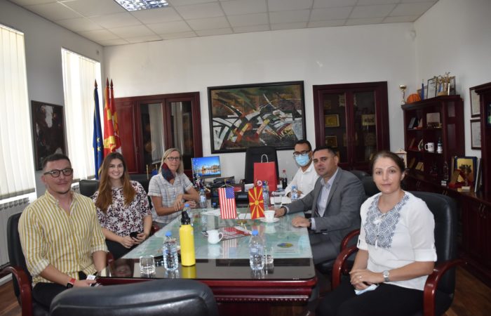 Делегација на Мировниот корпус предводена од директорката Деборах Конер во посета на Општина Кавадарци