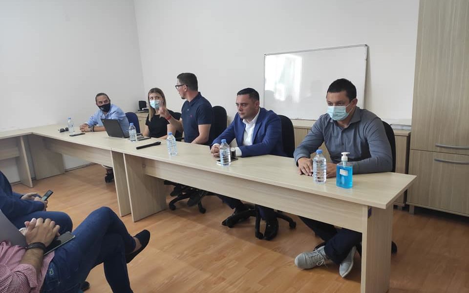 Потпишан договорот помеѓу Општина Кавадарци и младинските организации СППМД и Креактив